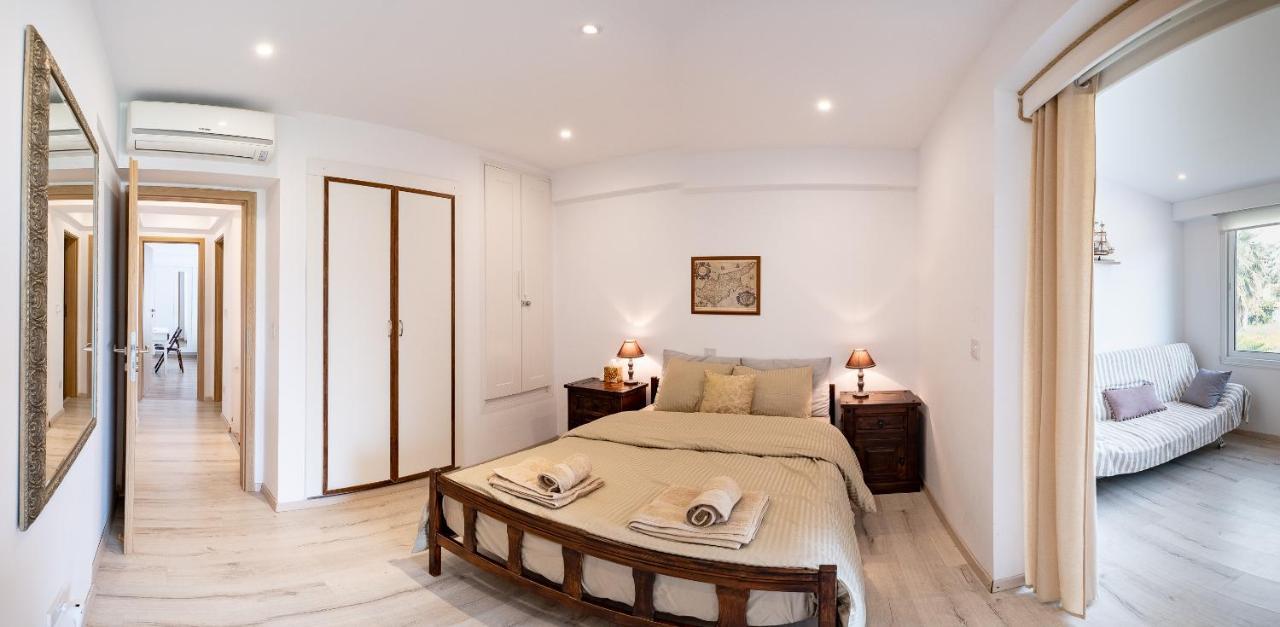 Townhouse By The Sea Pirate Harbor Apartment Paphos Exterior photo