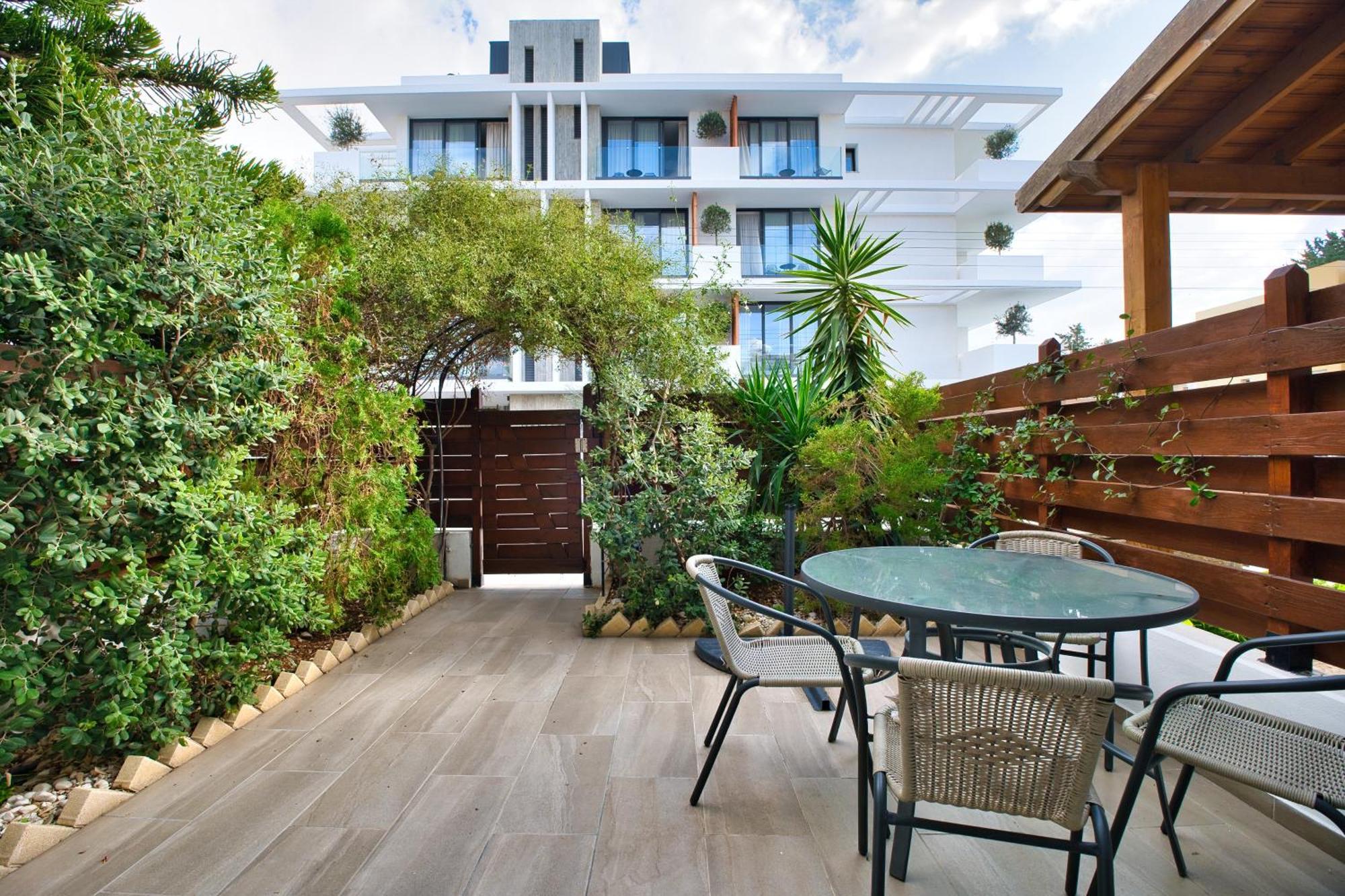 Townhouse By The Sea Pirate Harbor Apartment Paphos Exterior photo