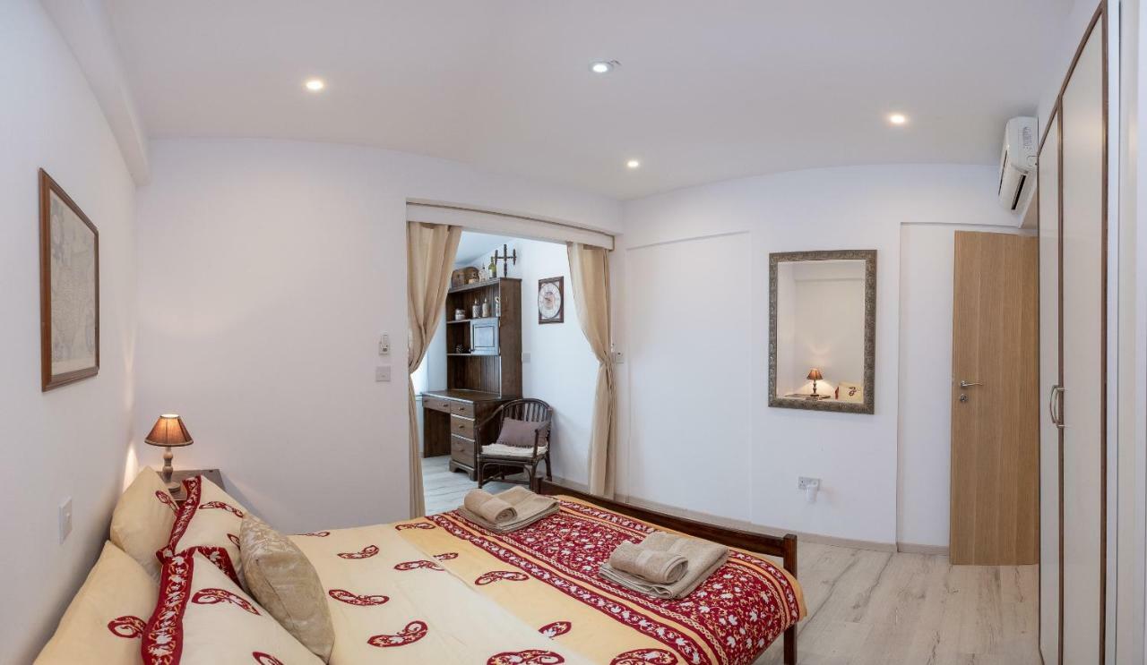 Townhouse By The Sea Pirate Harbor Apartment Paphos Exterior photo