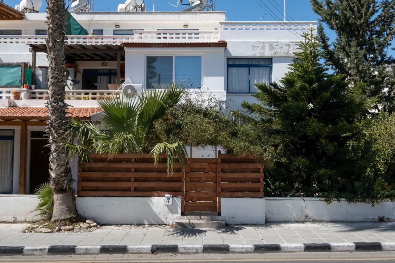 Townhouse By The Sea Pirate Harbor Apartment Paphos Exterior photo