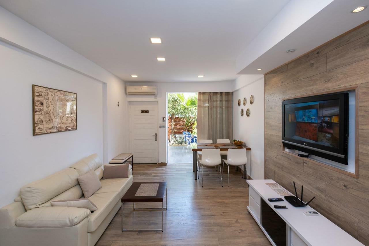 Townhouse By The Sea Pirate Harbor Apartment Paphos Exterior photo