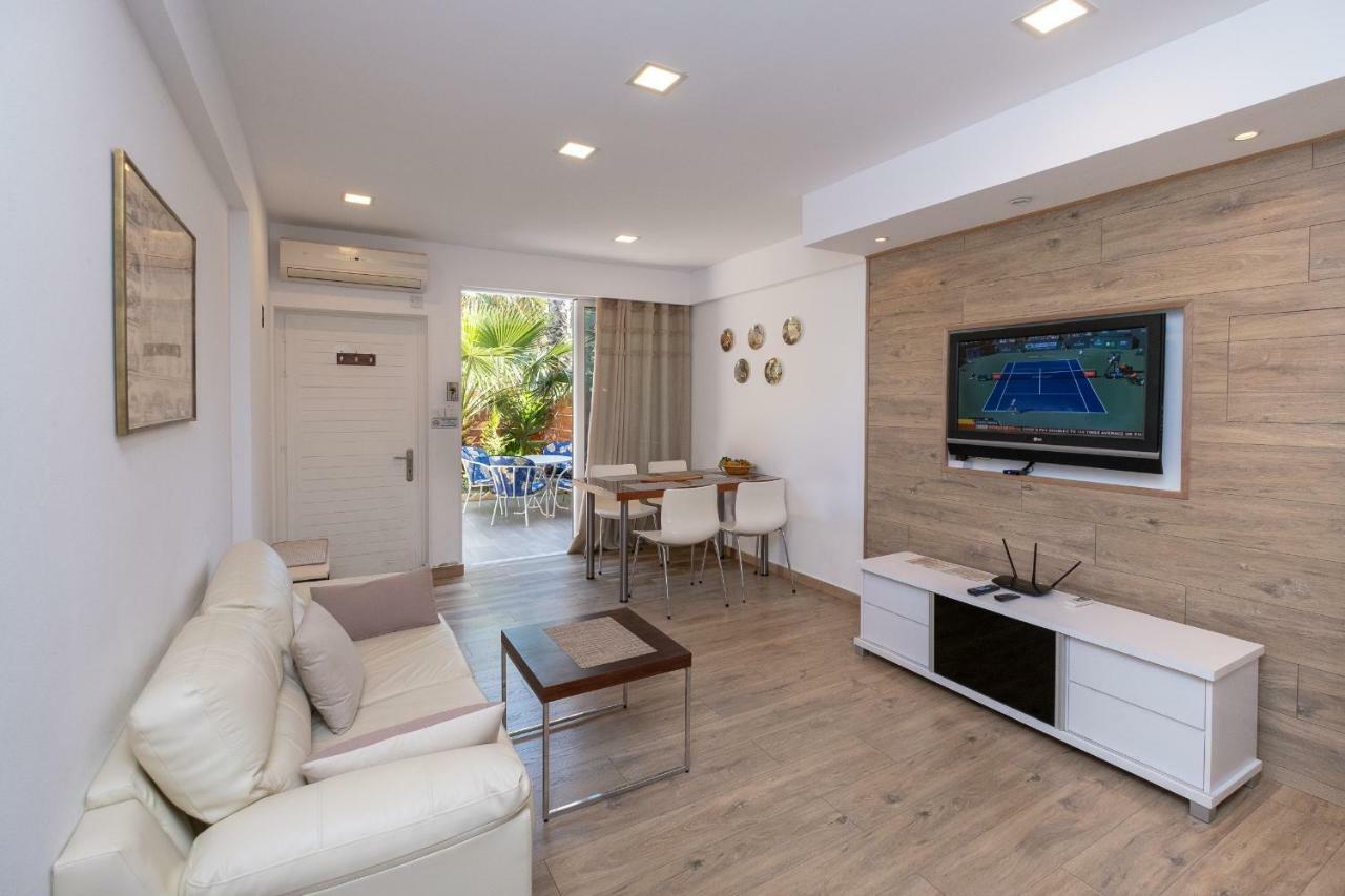 Townhouse By The Sea Pirate Harbor Apartment Paphos Exterior photo