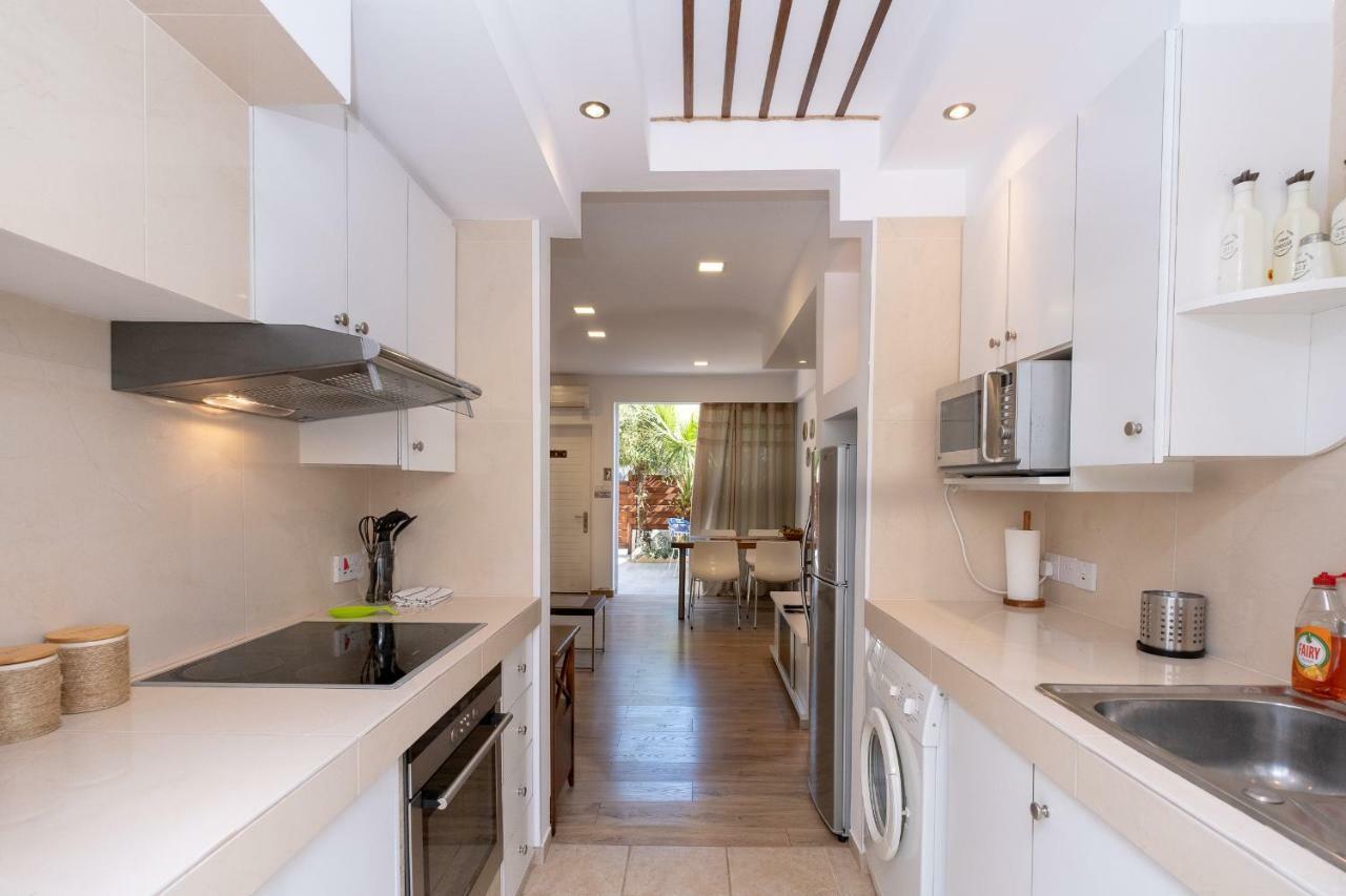 Townhouse By The Sea Pirate Harbor Apartment Paphos Exterior photo