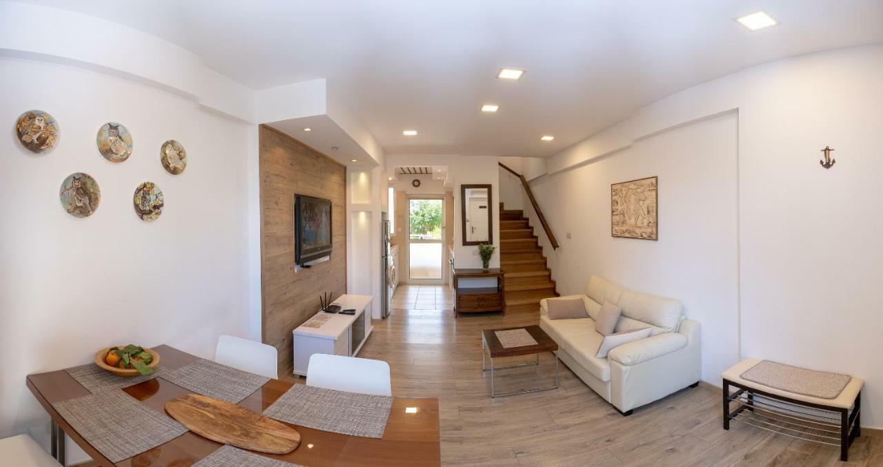 Townhouse By The Sea Pirate Harbor Apartment Paphos Exterior photo